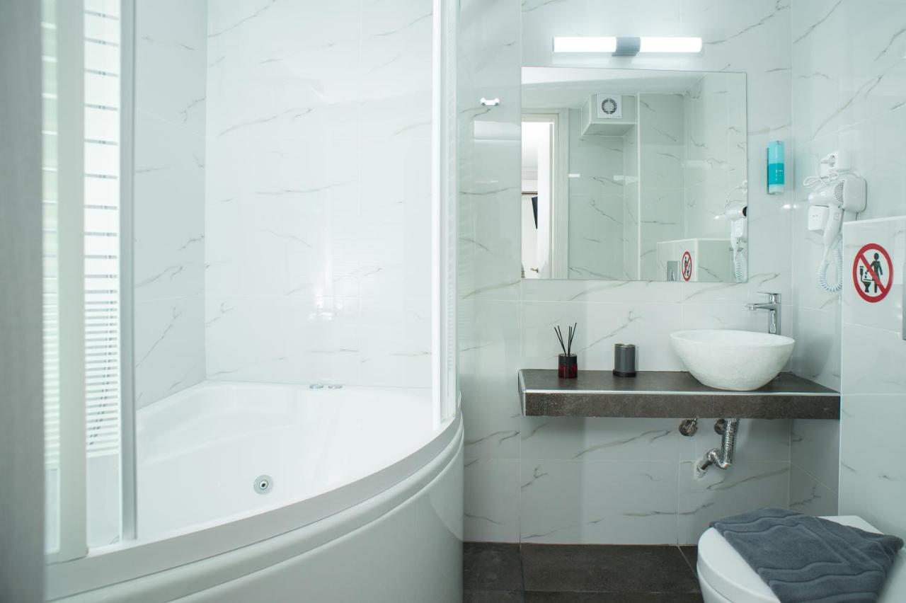 Lux Vip Apartments Peraia  Bagian luar foto